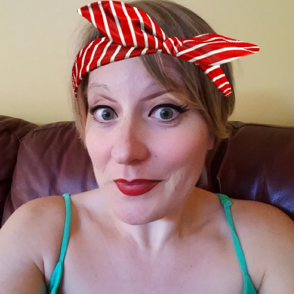 Meet your Posher, Gretchen - Picture 2 of 2